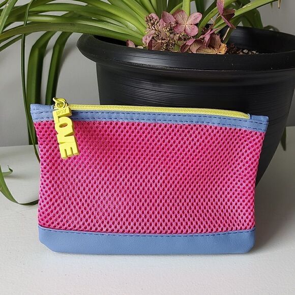 June 2023 Ipsy Glam Bag - Picture 2 of 8